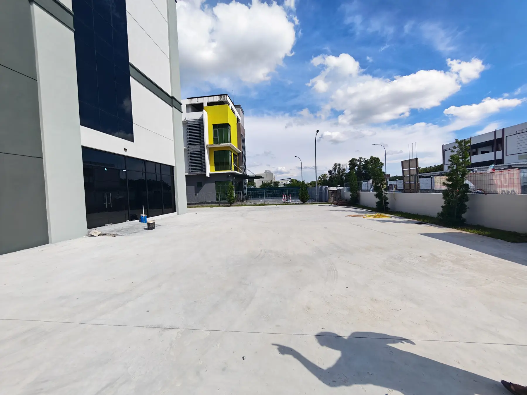 Open yard and frontage at the Oakland S2 commercial premises