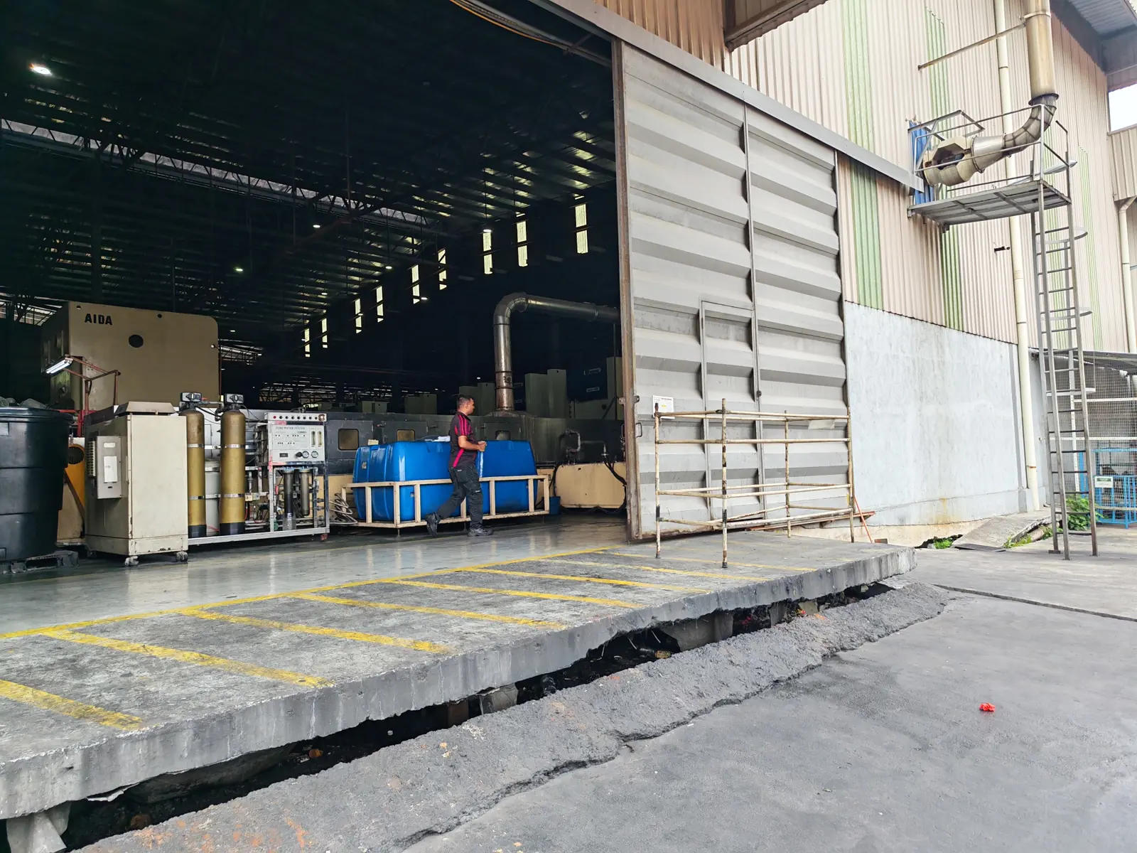 Loading bay and factory access at the Telok Gong property
